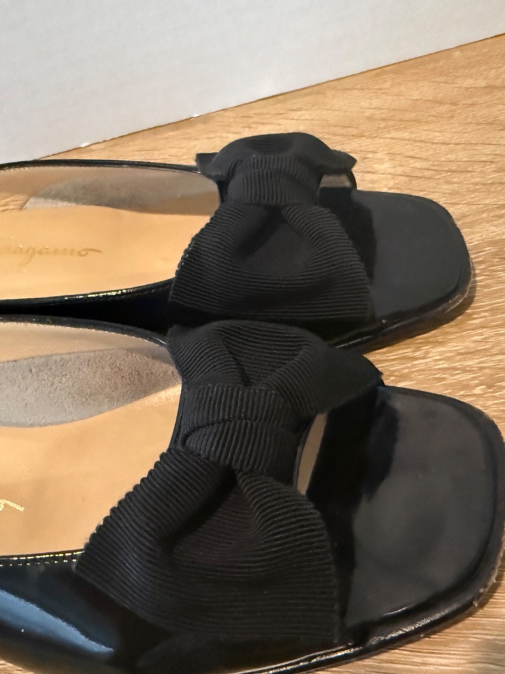 Salvatore Ferragamo Patent Leather Bow Slide Sandals - Picture 4 of 12